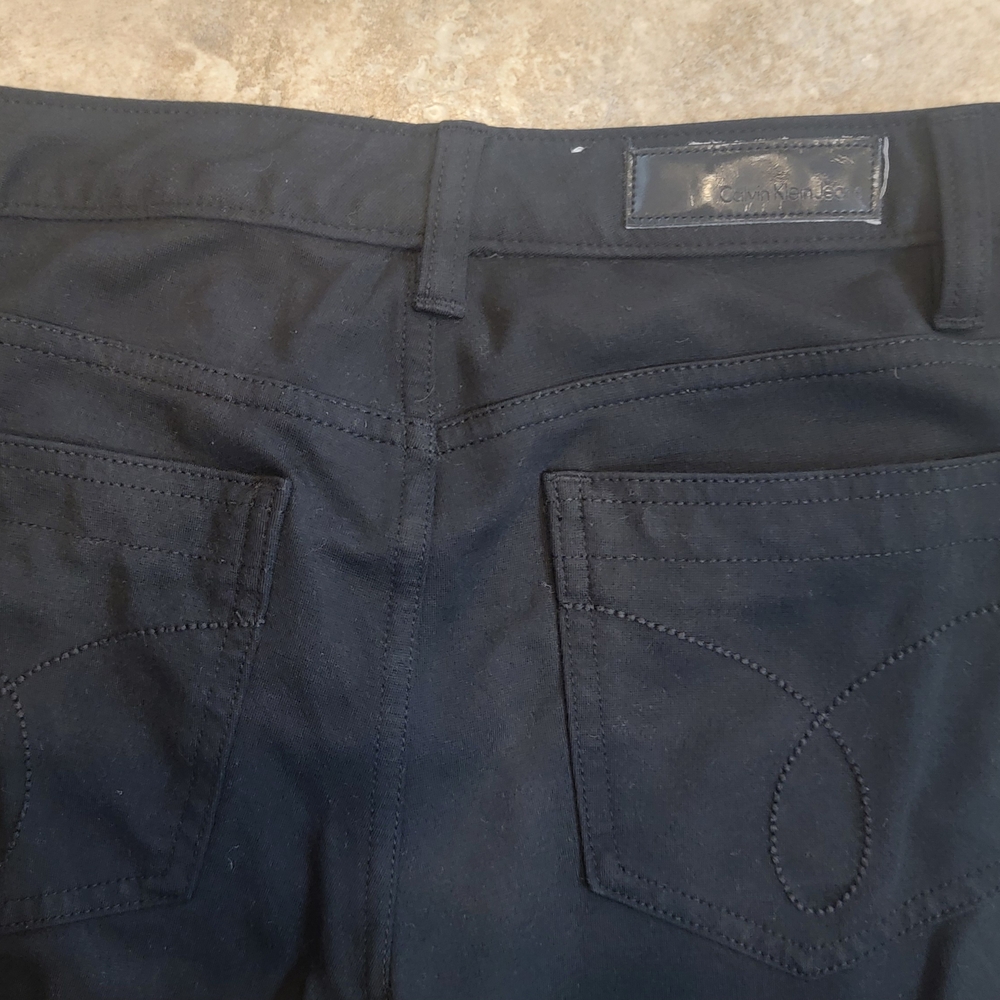 Calvin Klien SZ 6 Black Women's Pants. Sweater For Sale Seperately. - Picture 3 of 5